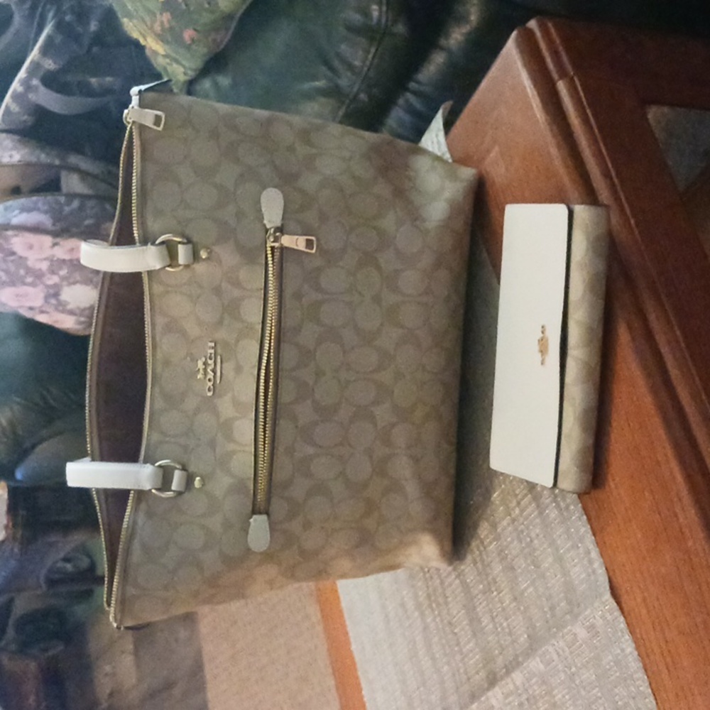 Coach tote and wallet  immaculate set !! 💕